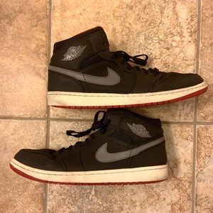 Jordan 1 Mid Black Cool Grey Gym Red